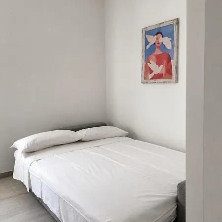 Five Apartment *